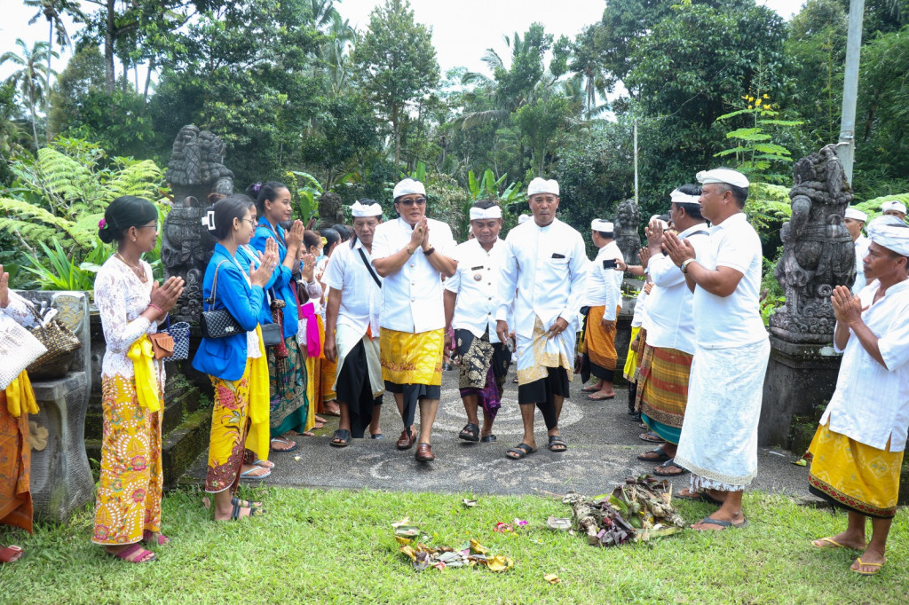 Bupati Giri Prasta Apresiasi Krama Sudah Terapkan Prokes Ketat